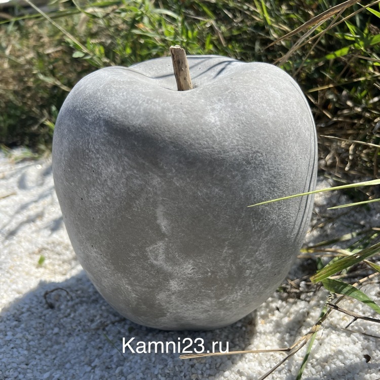 Яблоко из бетона для сада Прованс